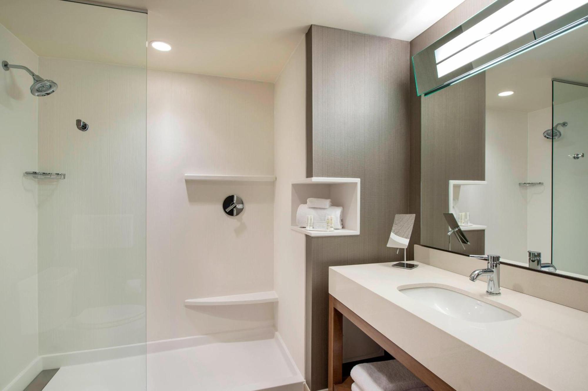 Courtyard By Marriott South Hotel